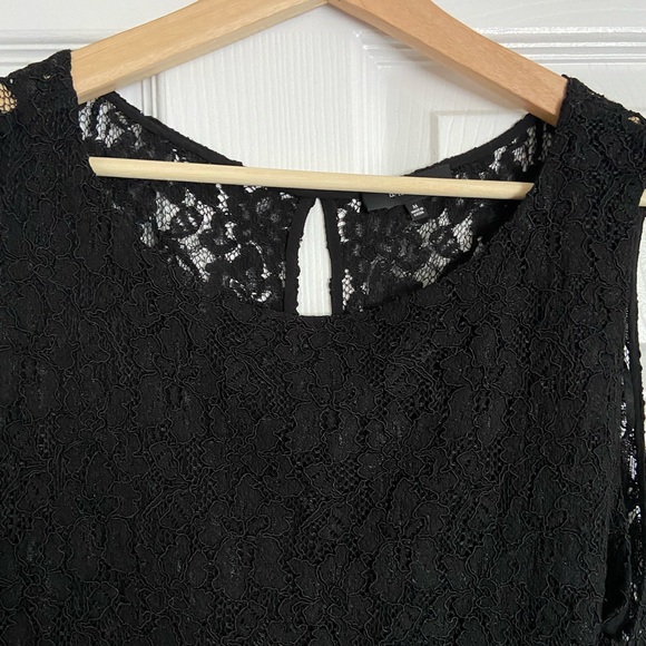 Babaton - Woman’s black, lace tank top, size M. - Picture 4 of 14